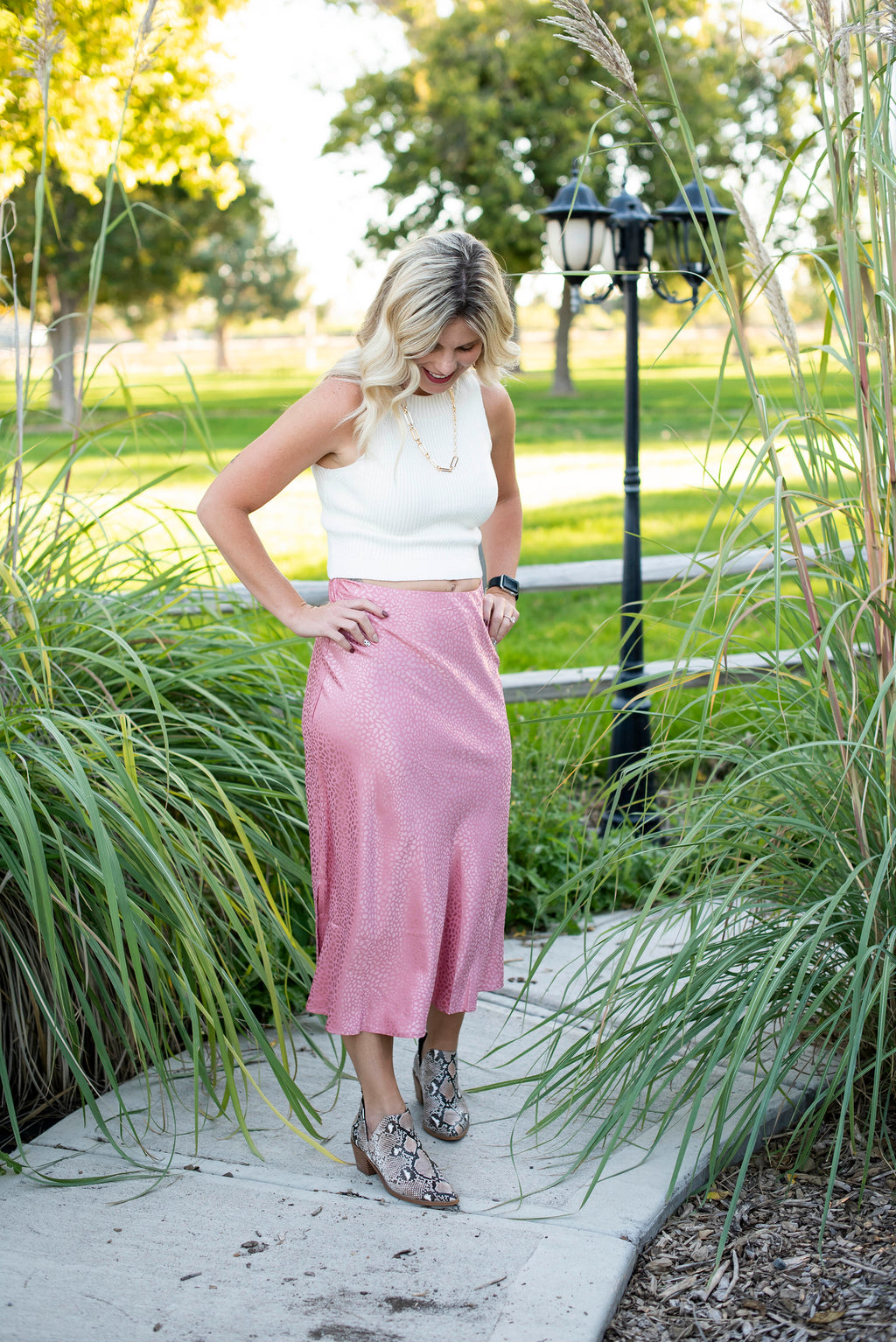 Sneaking Past Skirt (Pink)